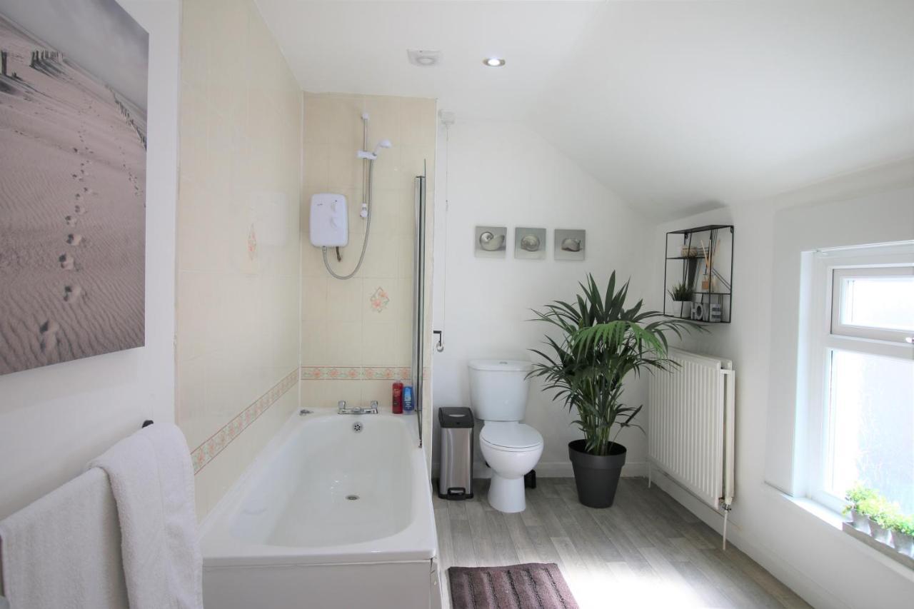 Three Bedroom Townhouse - Free Local Parking - By Property Promise Cardiff Dış mekan fotoğraf