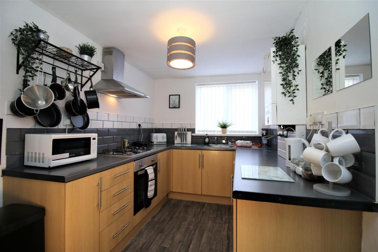 Three Bedroom Townhouse - Free Local Parking - By Property Promise Cardiff Dış mekan fotoğraf