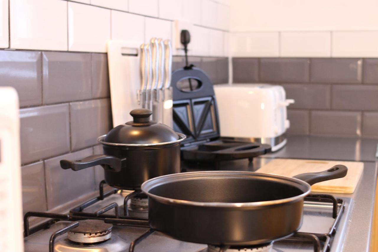 Three Bedroom Townhouse - Free Local Parking - By Property Promise Cardiff Dış mekan fotoğraf