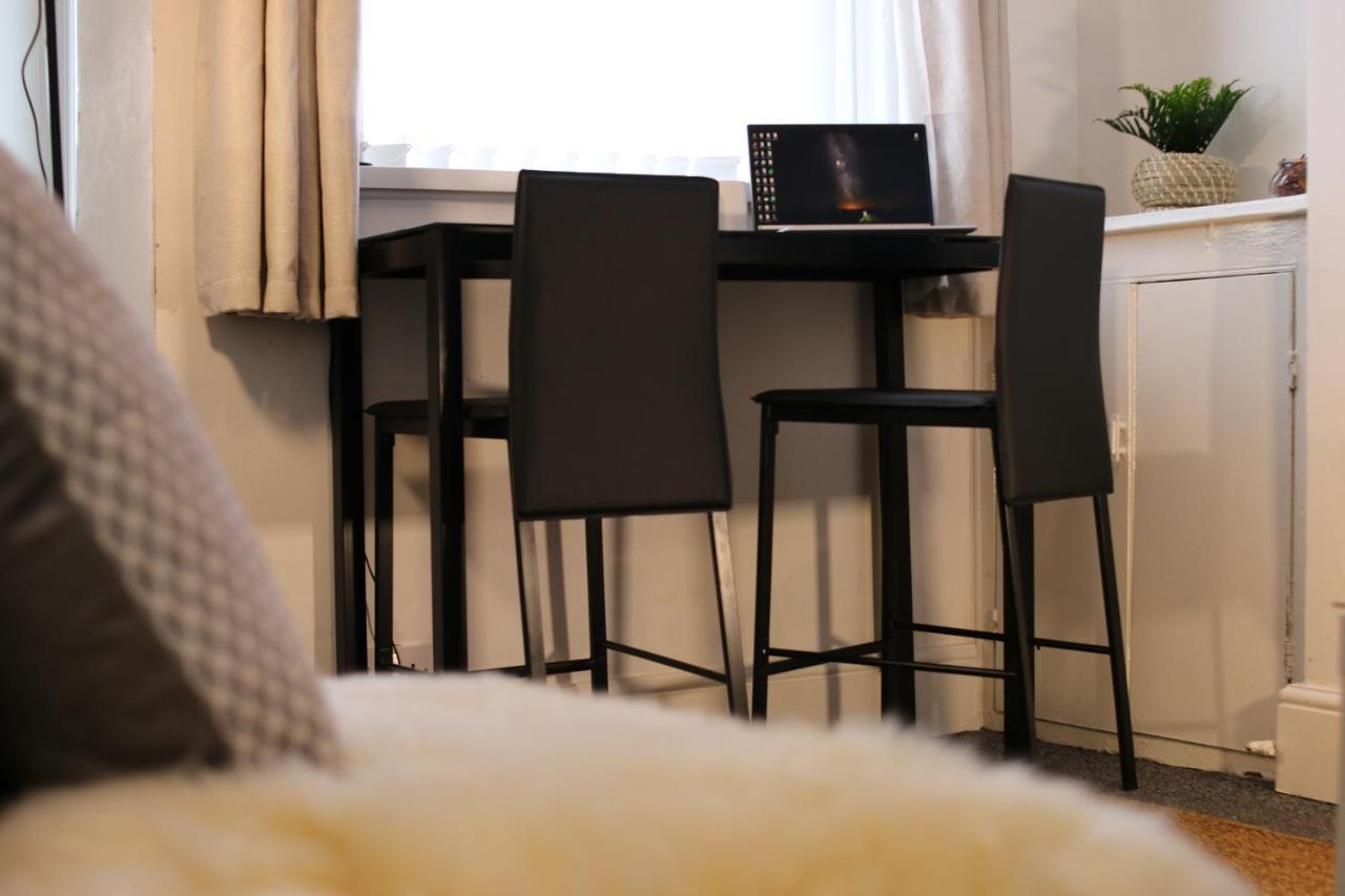 Three Bedroom Townhouse - Free Local Parking - By Property Promise Cardiff Dış mekan fotoğraf
